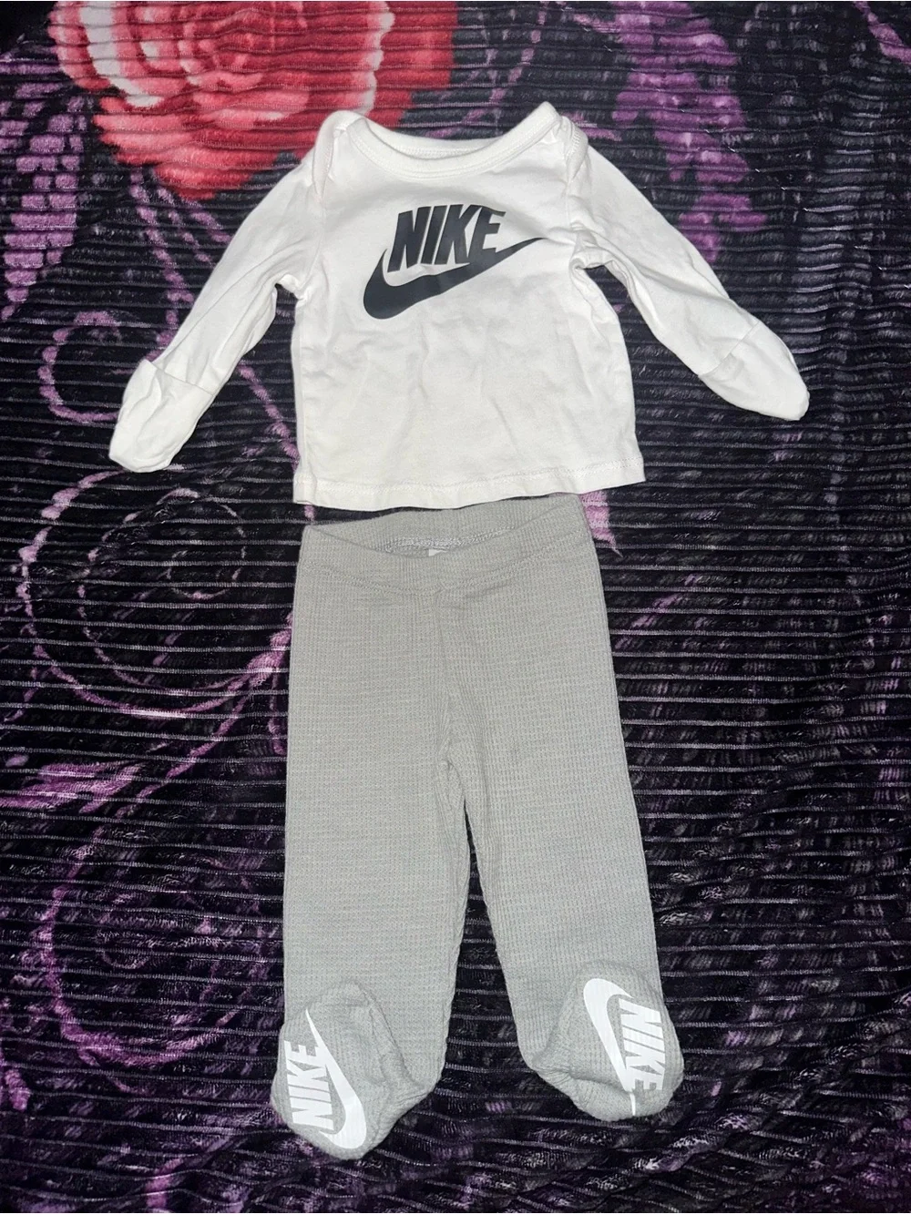 Nike White & Gray Baby Logo Top and Footed Pants Set newborn